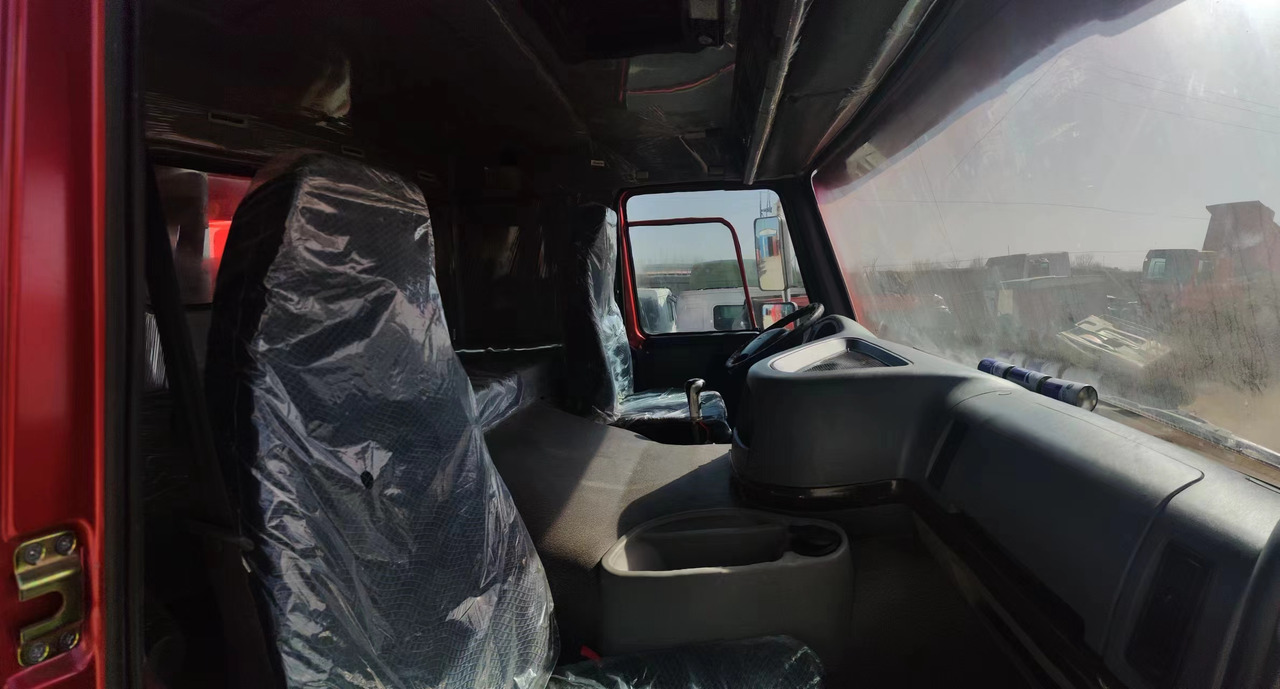 Самосвал камион HOWO 375 Dump Truck 8*4 Click Here for Discount: снимка 9