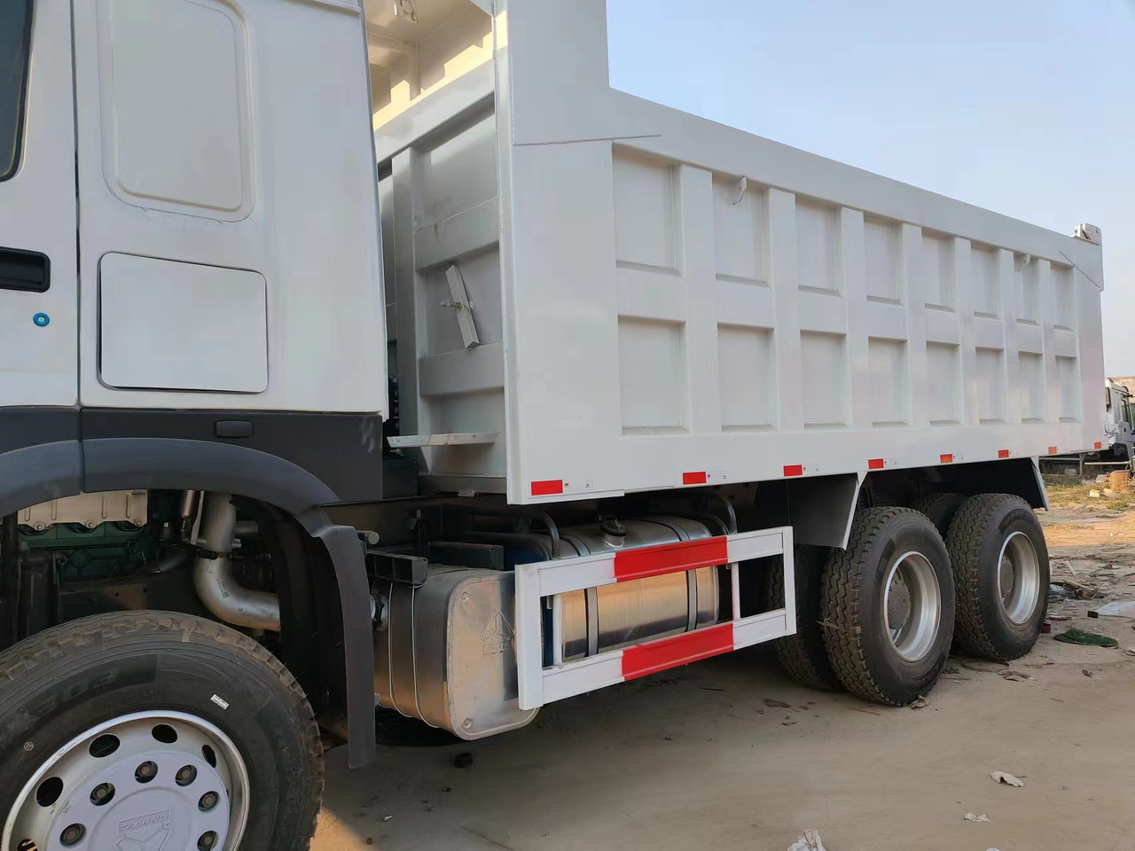 HOWO 375Dump Truck Right-Hand Drive - Самосвал камион: снимка 4 HOWO 375Dump Truck Right-Hand Drive - Самосвал камион: снимка 4