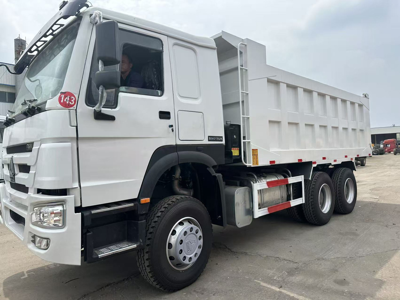 HOWO Dump Truck 6x4 Click Here for Discount - Самосвал камион: снимка 2 HOWO Dump Truck 6x4 Click Here for Discount - Самосвал камион: снимка 2