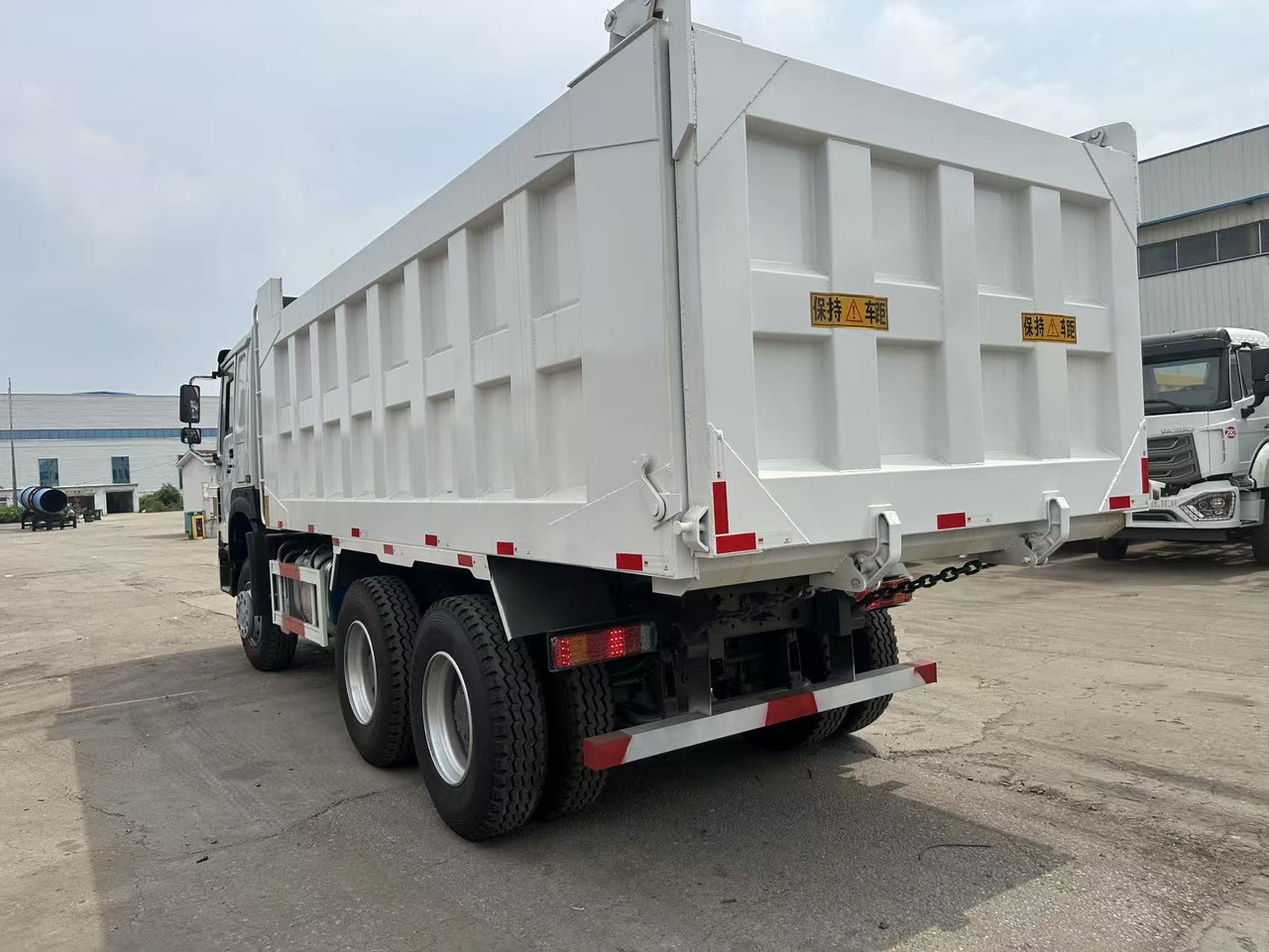 HOWO Dump Truck 6x4 Click Here for Discount - Самосвал камион: снимка 5 HOWO Dump Truck 6x4 Click Here for Discount - Самосвал камион: снимка 5