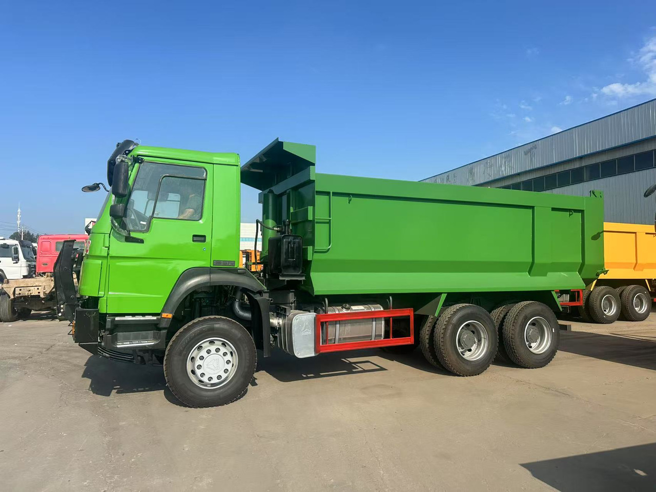HOWO Dump Truck 6x4 With Crash Barriers - Самосвал камион: снимка 4 HOWO Dump Truck 6x4 With Crash Barriers - Самосвал камион: снимка 4