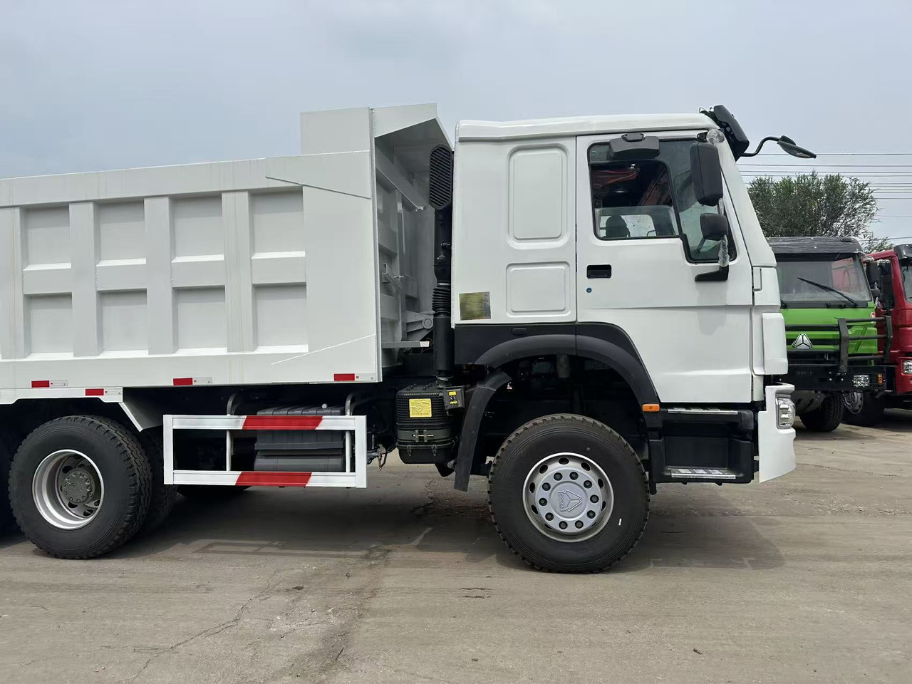 HOWO Howo Dump truck 6✖4 White - Самосвал камион: снимка 3 HOWO Howo Dump truck 6✖4 White - Самосвал камион: снимка 3