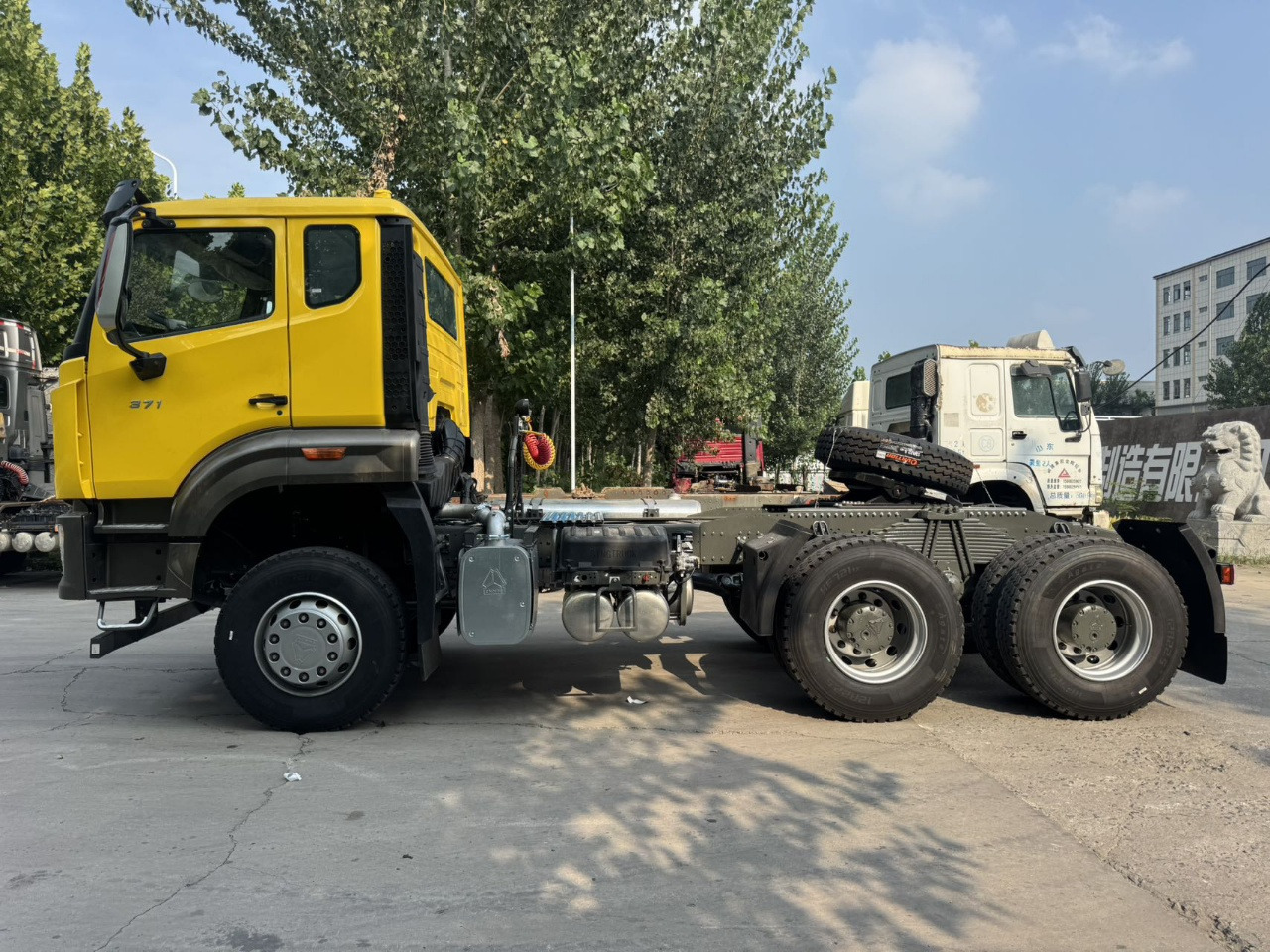 HOWO Truck Unit 6*4 Click Here for Discount - Самосвал камион: снимка 3 HOWO Truck Unit 6*4 Click Here for Discount - Самосвал камион: снимка 3