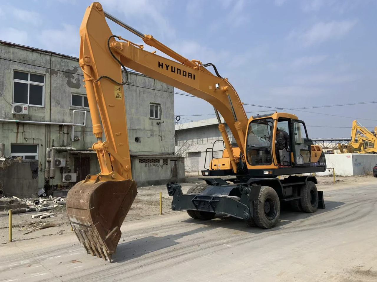 HYUNDAI R210W-9 - Колесен товарач: снимка 3 HYUNDAI R210W-9 - Колесен товарач: снимка 3