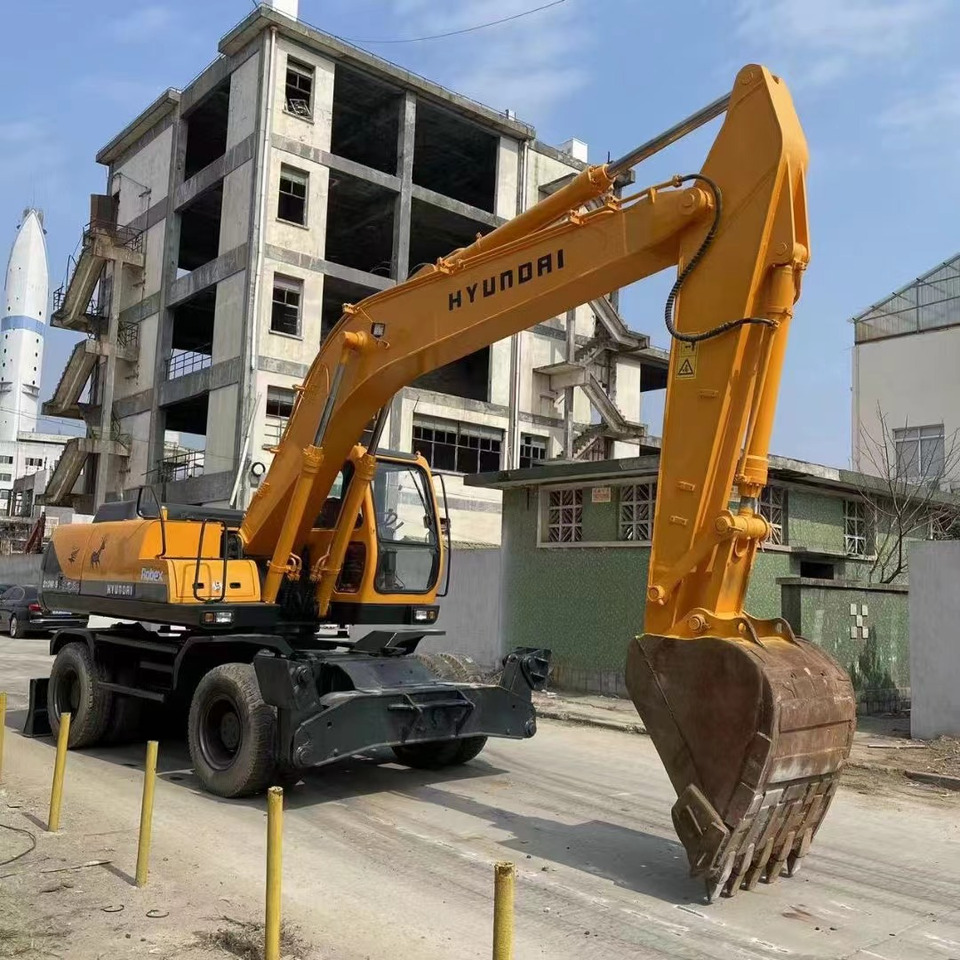 HYUNDAI R210W-9 - Колесен товарач: снимка 4 HYUNDAI R210W-9 - Колесен товарач: снимка 4
