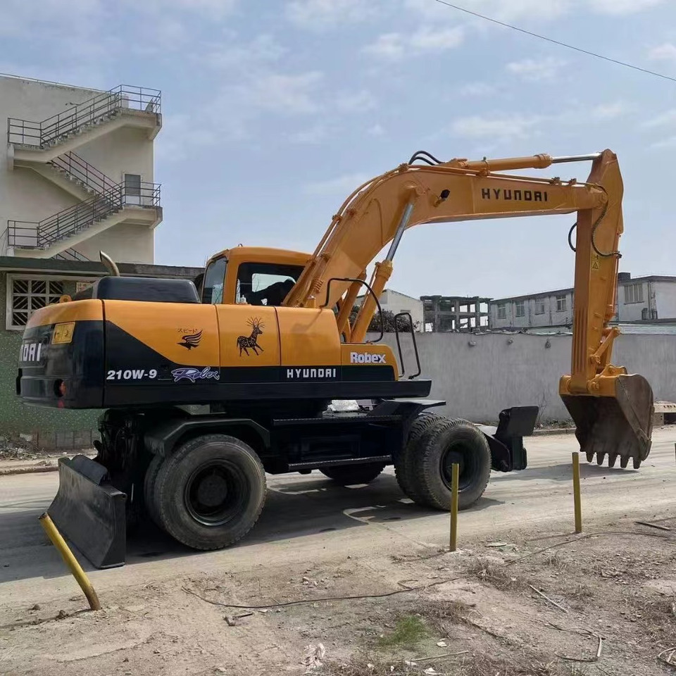 HYUNDAI R210W-9 - Колесен товарач: снимка 1 HYUNDAI R210W-9 - Колесен товарач: снимка 1