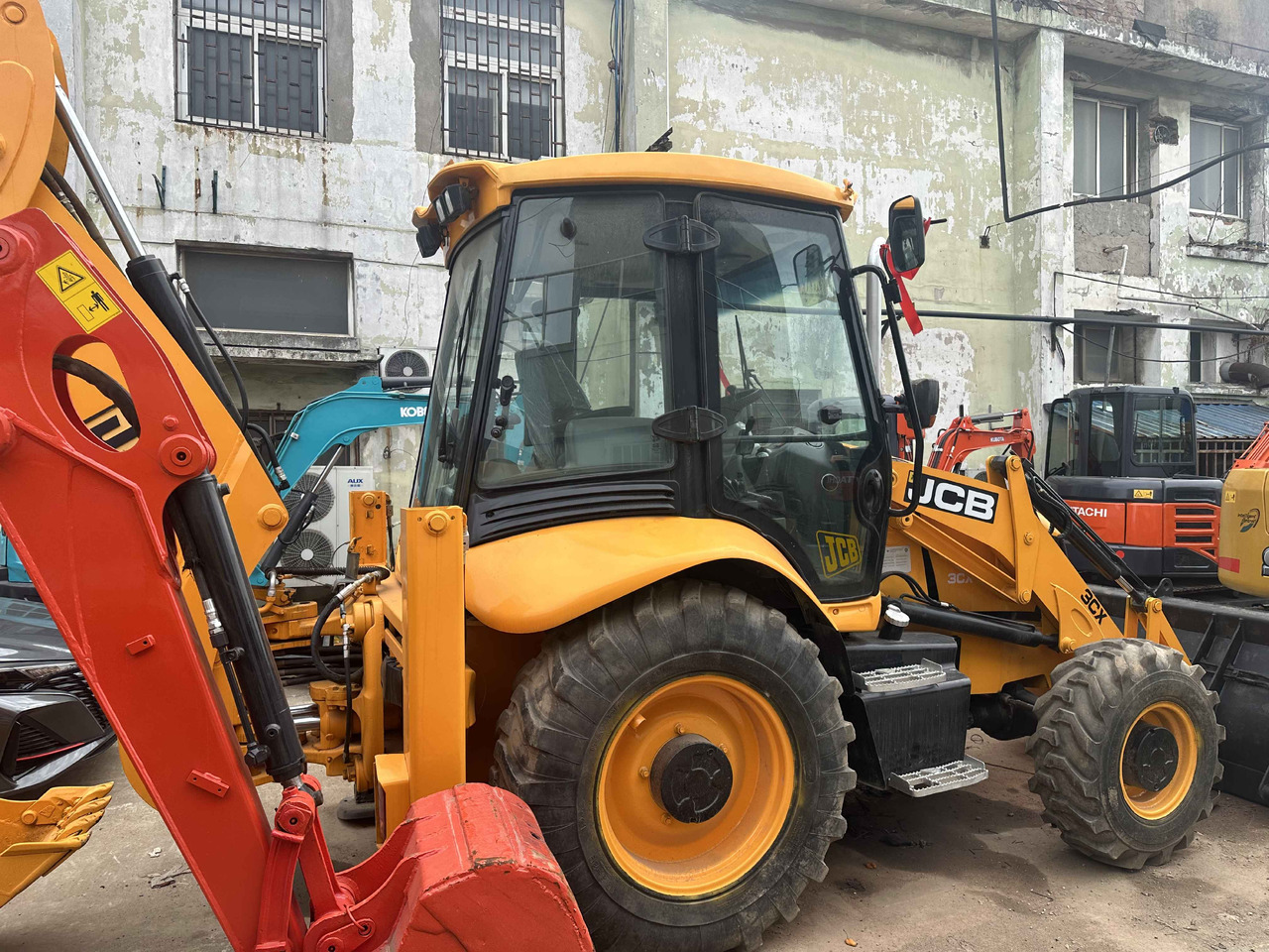 JCB Backhoe Loader - Багер-товарач: снимка 4 JCB Backhoe Loader - Багер-товарач: снимка 4