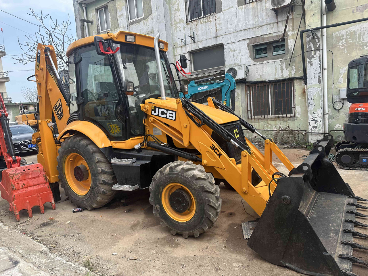 JCB Backhoe Loader - Багер-товарач: снимка 2 JCB Backhoe Loader - Багер-товарач: снимка 2