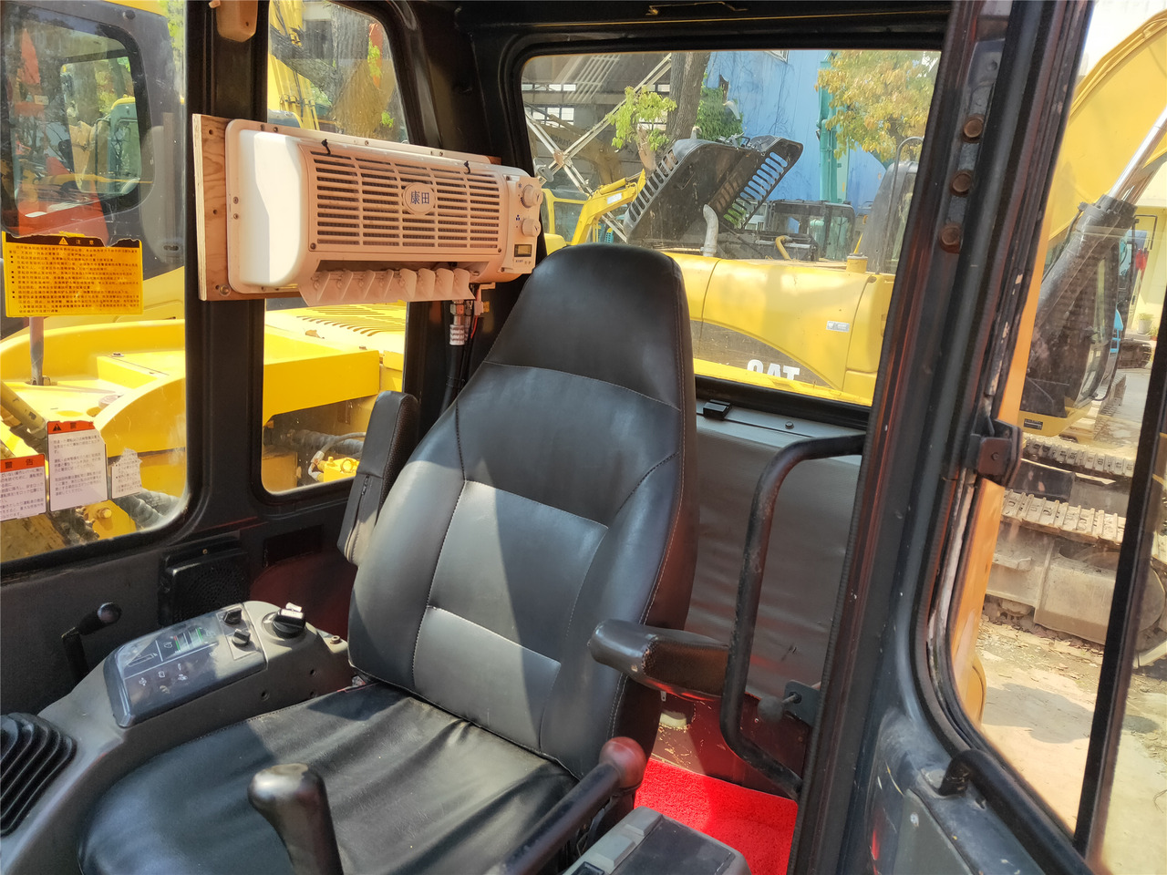 KOMATSU PC60 Mini Excavator - Мини багер: снимка 3 KOMATSU PC60 Mini Excavator - Мини багер: снимка 3