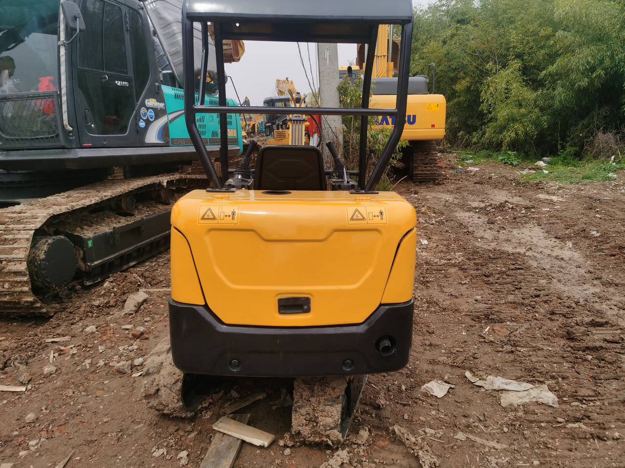 Komatsu PC18MR - Верижен багер: снимка 5 Komatsu PC18MR - Верижен багер: снимка 5