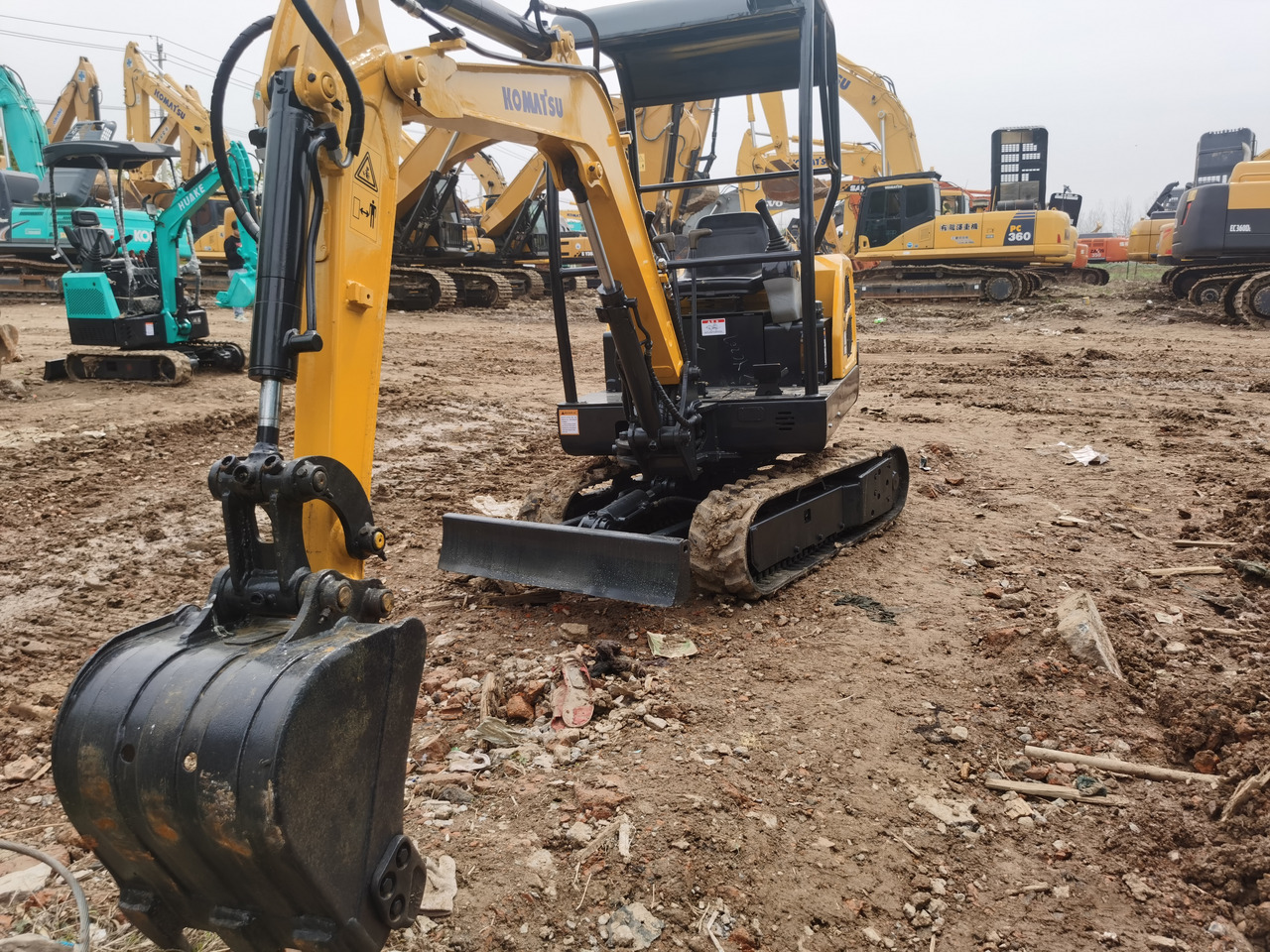 Komatsu PC18MR - Верижен багер: снимка 2 Komatsu PC18MR - Верижен багер: снимка 2