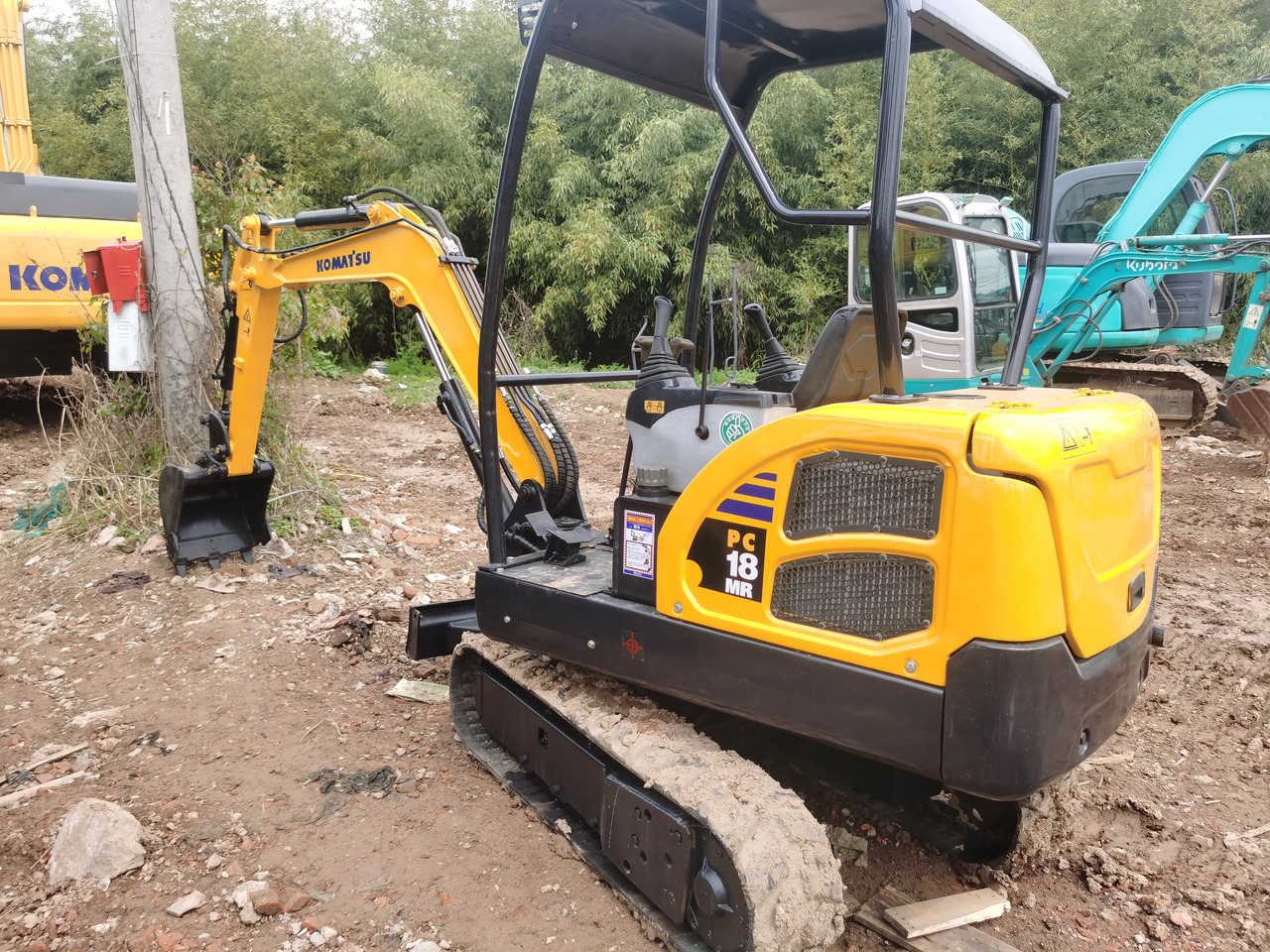 Komatsu PC18MR - Верижен багер: снимка 1 Komatsu PC18MR - Верижен багер: снимка 1