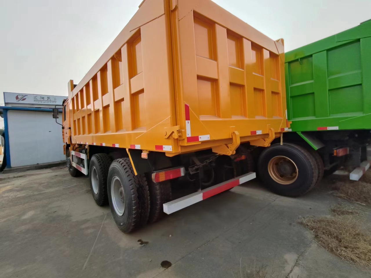 Самосвал камион SHACMAN Dump Truck 6/4 New Brand Click Here for Discount: снимка 7 Самосвал камион SHACMAN Dump Truck 6/4 New Brand Click Here for Discount: снимка 7