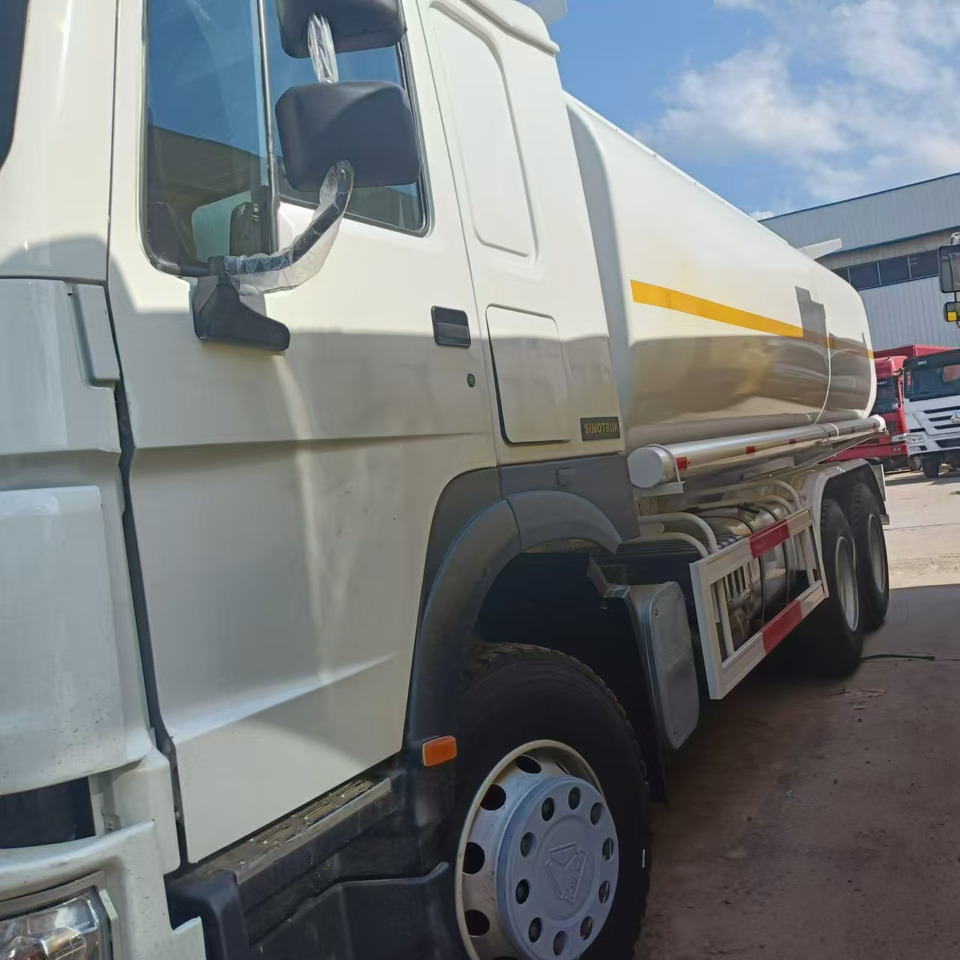 SINOTRUK HOWO 371 - Камион цистерна: снимка 3 SINOTRUK HOWO 371 - Камион цистерна: снимка 3
