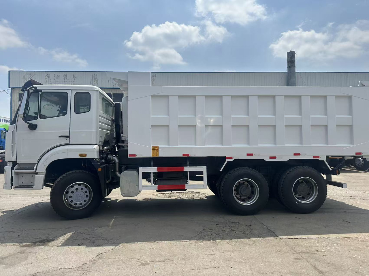 SINOTRUK HOWO 6x4 Dump Truck Click for Discount - Самосвал камион: снимка 3 SINOTRUK HOWO 6x4 Dump Truck Click for Discount - Самосвал камион: снимка 3