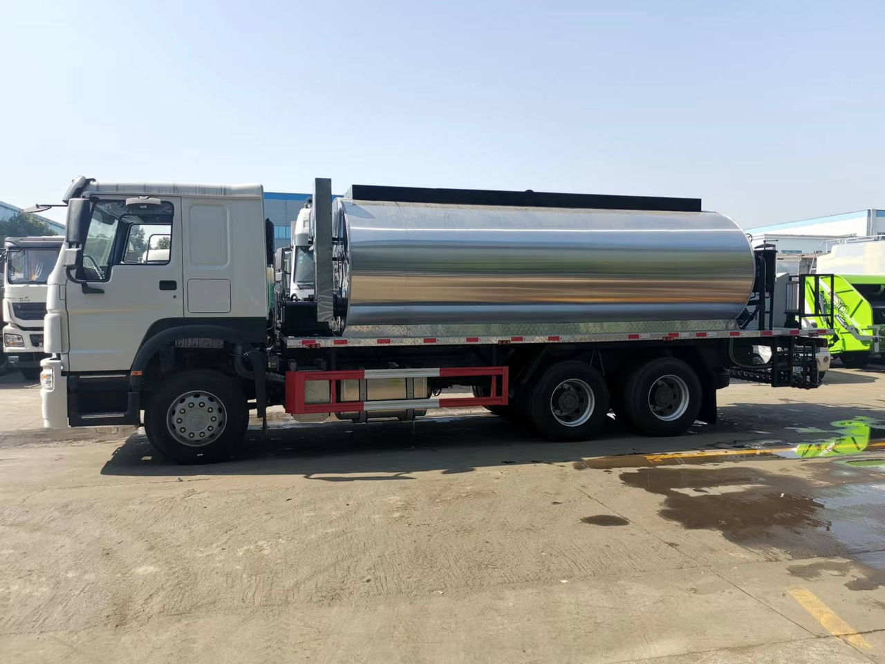 SINOTRUK HOWO CLICK HERE FOR DISCOUNT - Гудронатор: снимка 3 SINOTRUK HOWO CLICK HERE FOR DISCOUNT - Гудронатор: снимка 3