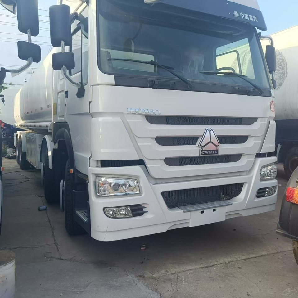 SINOTRUK Howo 371 Fuel Tanker Click Here For DISCOUNT - Камион цистерна: снимка 3 SINOTRUK Howo 371 Fuel Tanker Click Here For DISCOUNT - Камион цистерна: снимка 3