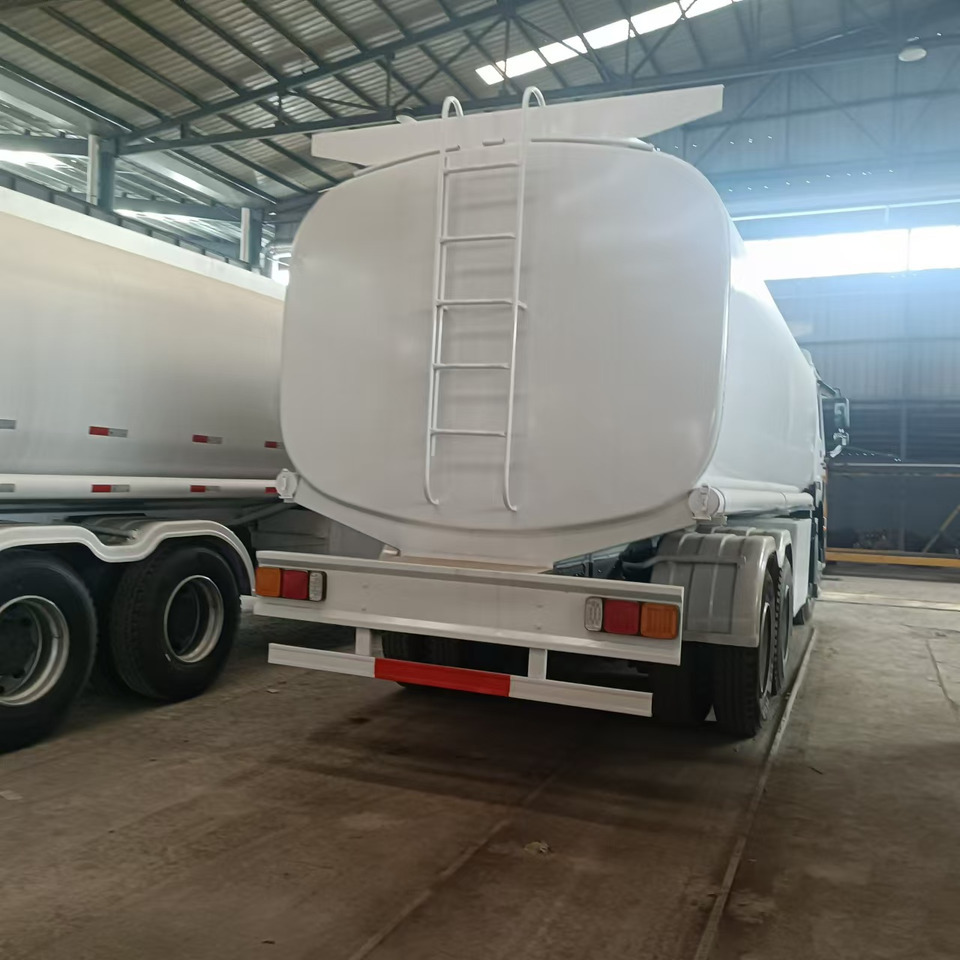 SINOTRUK Howo 371hp Fuel tanker - Камион цистерна: снимка 5 SINOTRUK Howo 371hp Fuel tanker - Камион цистерна: снимка 5