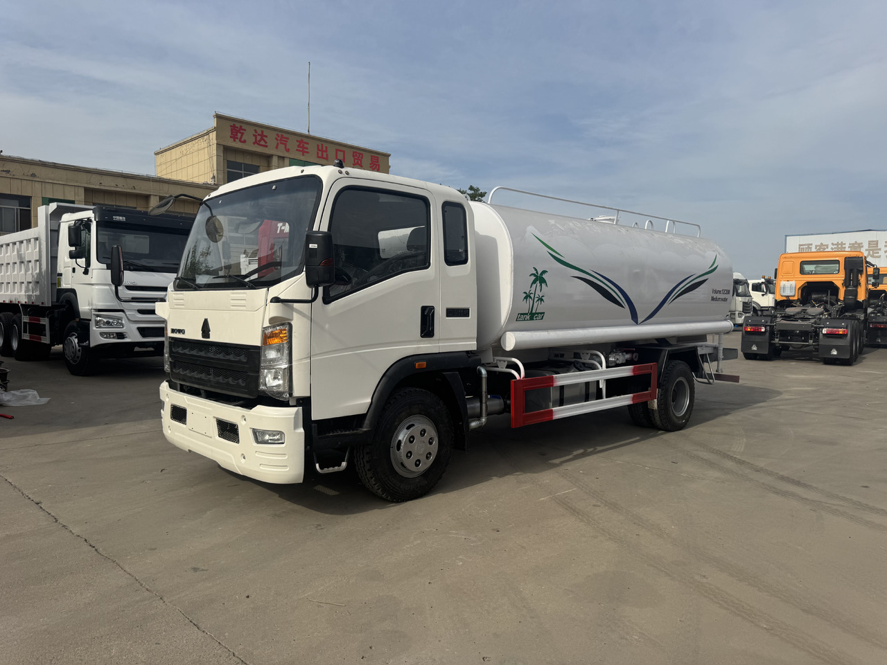 SINOTRUK Howo Water Tanker Click Here For DISCOUNT - Камион цистерна: снимка 2 SINOTRUK Howo Water Tanker Click Here For DISCOUNT - Камион цистерна: снимка 2
