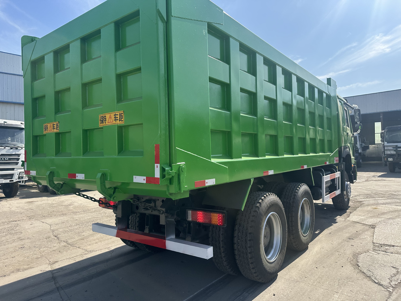 Sinotruck 6x4 HOWO Dump Truck Clcik for Discount - Самосвал камион: снимка 3 Sinotruck 6x4 HOWO Dump Truck Clcik for Discount - Самосвал камион: снимка 3