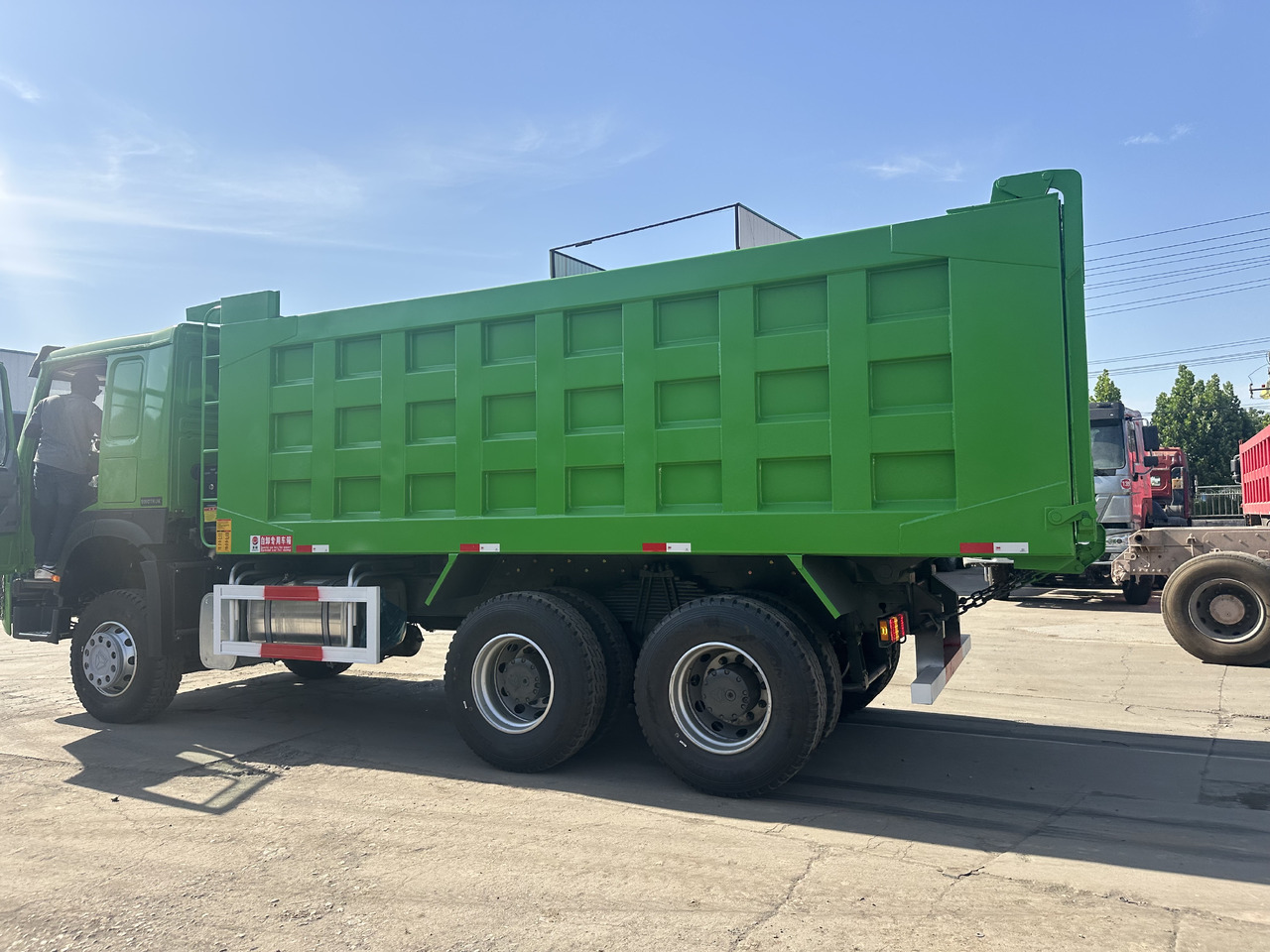 Sinotruck 6x4 HOWO Dump Truck Clcik for Discount - Самосвал камион: снимка 4 Sinotruck 6x4 HOWO Dump Truck Clcik for Discount - Самосвал камион: снимка 4
