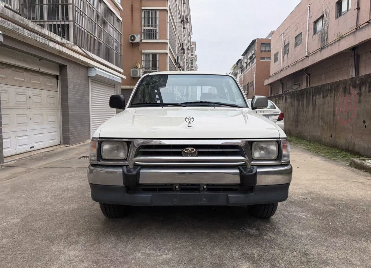 TOYOTA Toyota Hilux Truck Click for Discount - Самосвал камион: снимка 2 TOYOTA Toyota Hilux Truck Click for Discount - Самосвал камион: снимка 2