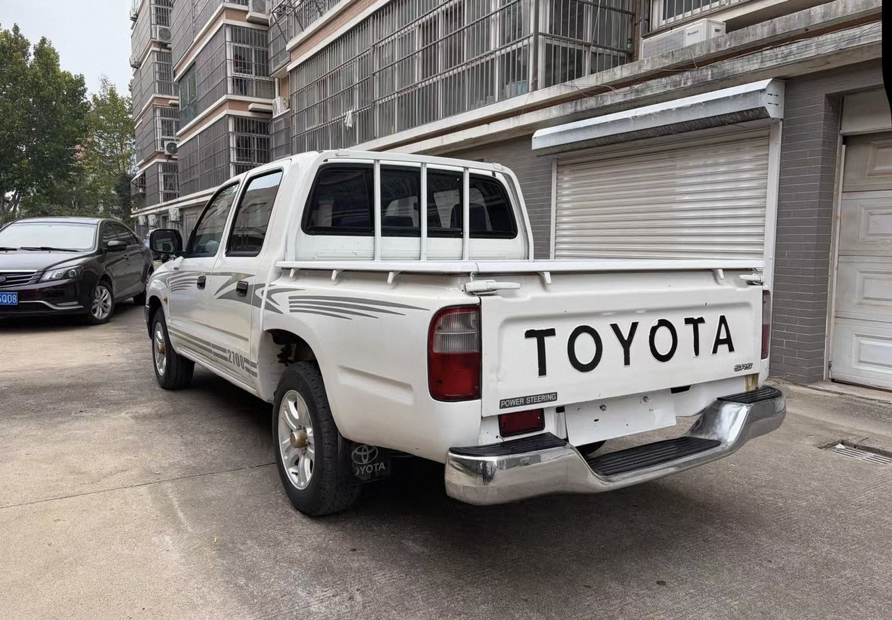TOYOTA Toyota Hilux Truck Click for Discount - Самосвал камион: снимка 4 TOYOTA Toyota Hilux Truck Click for Discount - Самосвал камион: снимка 4