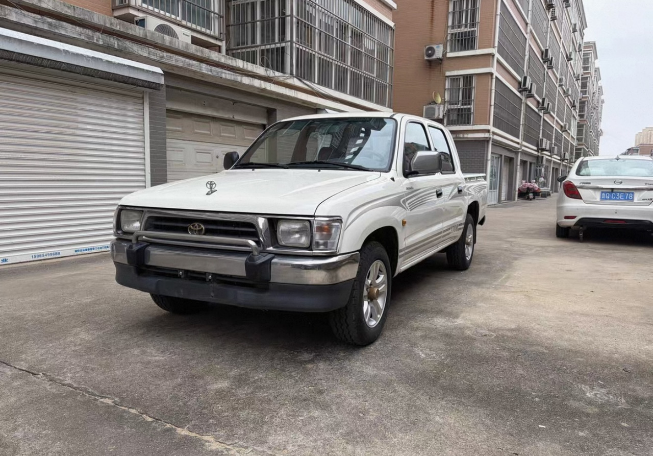 TOYOTA Toyota Hilux Truck Click for Discount - Самосвал камион: снимка 3 TOYOTA Toyota Hilux Truck Click for Discount - Самосвал камион: снимка 3