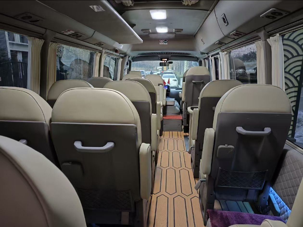 TOYOTA White Mini Bus Click Here for Discount - Туристически автобус: снимка 2 TOYOTA White Mini Bus Click Here for Discount - Туристически автобус: снимка 2