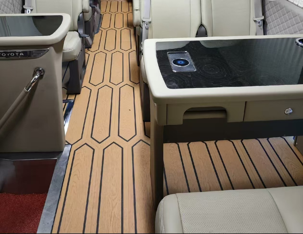 TOYOTA White Mini Bus Click Here for Discount - Туристически автобус: снимка 4 TOYOTA White Mini Bus Click Here for Discount - Туристически автобус: снимка 4