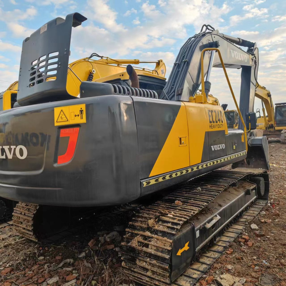 VOLVO Excavator EC240 Click for Discount - Верижен багер: снимка 2 VOLVO Excavator EC240 Click for Discount - Верижен багер: снимка 2