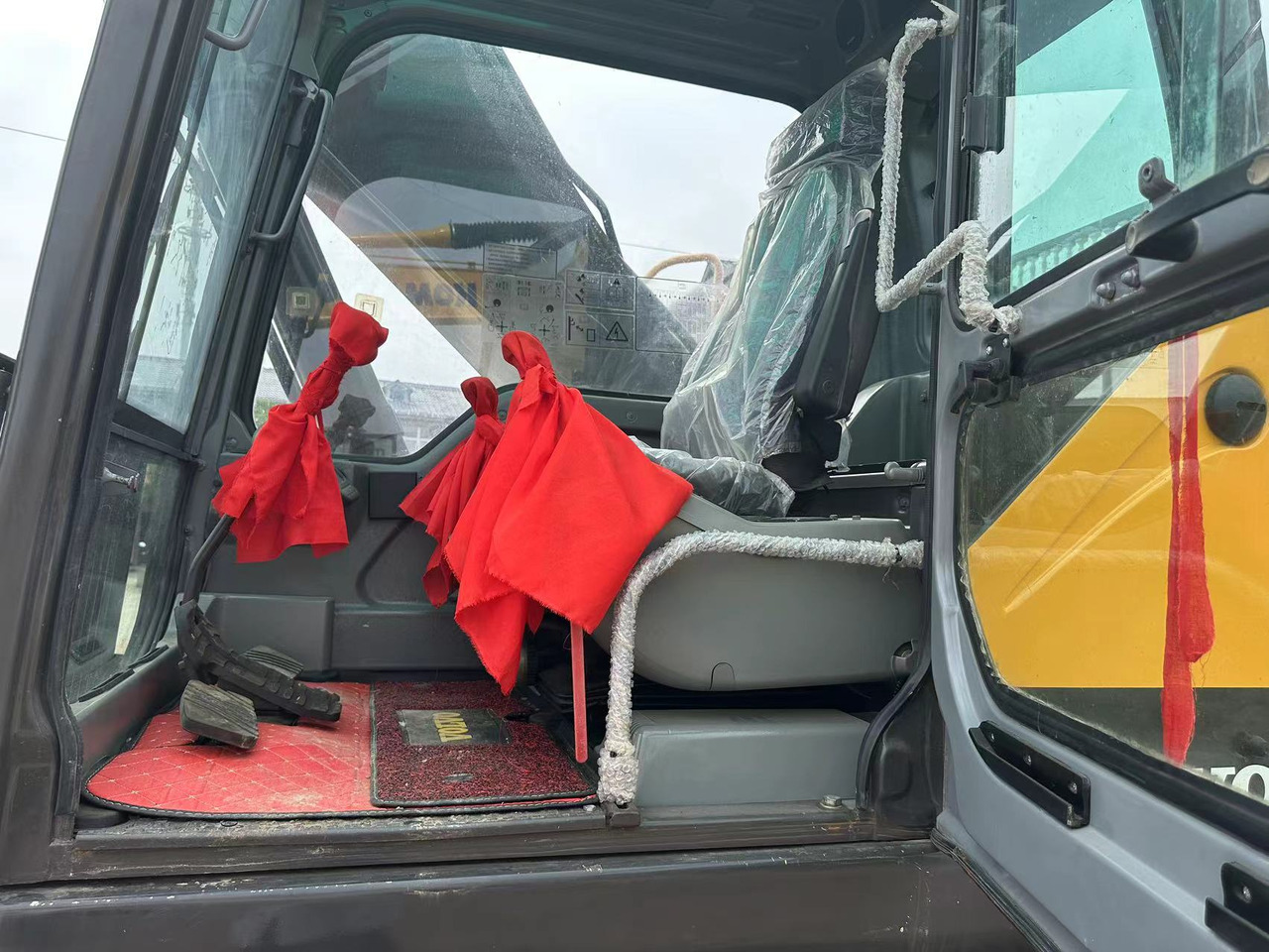 VOLVO Excavator EC240D Cilck for Discount - Верижен багер: снимка 4 VOLVO Excavator EC240D Cilck for Discount - Верижен багер: снимка 4