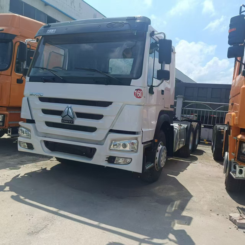 SINOTRUK HOWO Tractor Unit Right-hand Click for discount - Влекач: снимка 1 SINOTRUK HOWO Tractor Unit Right-hand Click for discount - Влекач: снимка 1