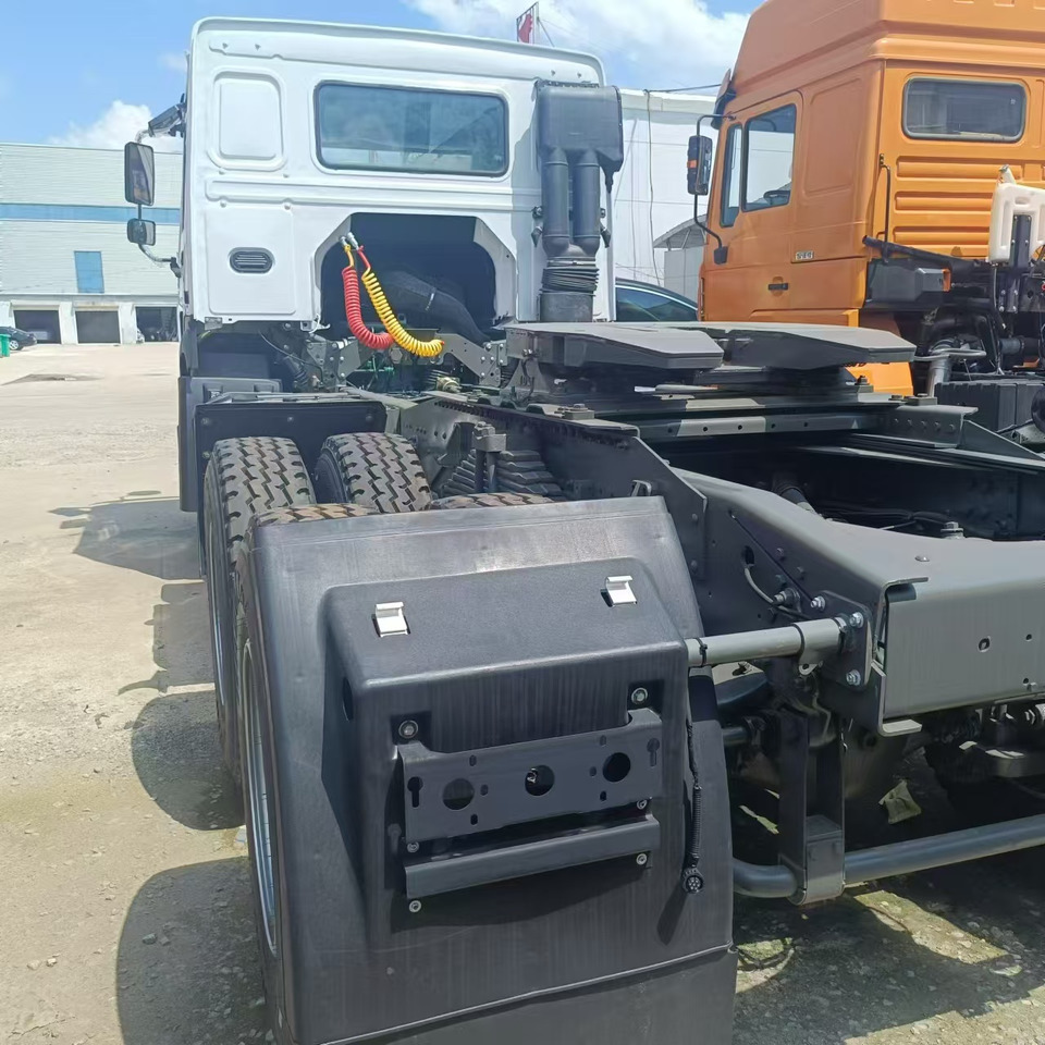 SINOTRUK HOWO Tractor Unit Right-hand Click for discount - Влекач: снимка 5 SINOTRUK HOWO Tractor Unit Right-hand Click for discount - Влекач: снимка 5