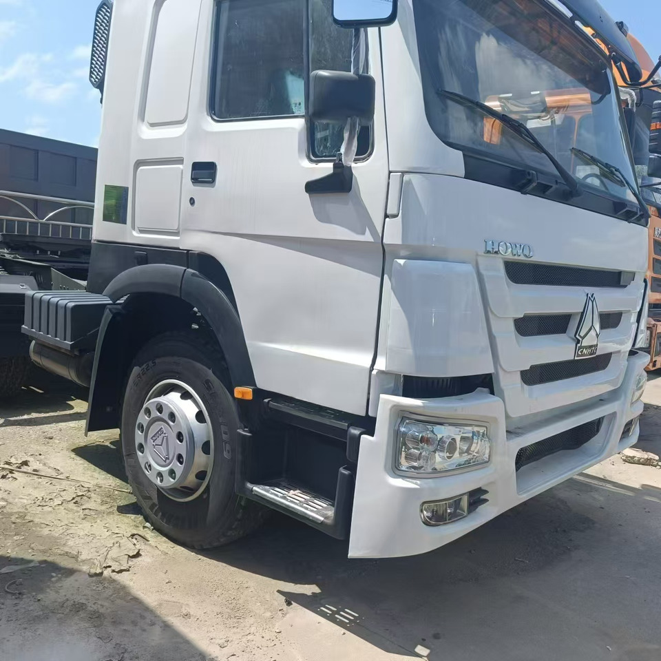 SINOTRUK HOWO Tractor Unit Right-hand Click for discount - Влекач: снимка 4 SINOTRUK HOWO Tractor Unit Right-hand Click for discount - Влекач: снимка 4