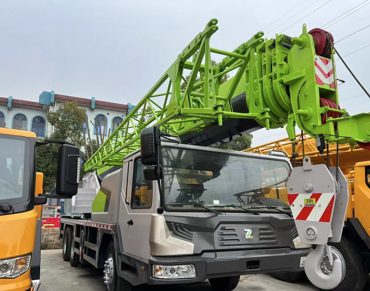 ZOOMLION Crane 33Ton - Кран за всякакви терени: снимка 1 ZOOMLION Crane 33Ton - Кран за всякакви терени: снимка 1