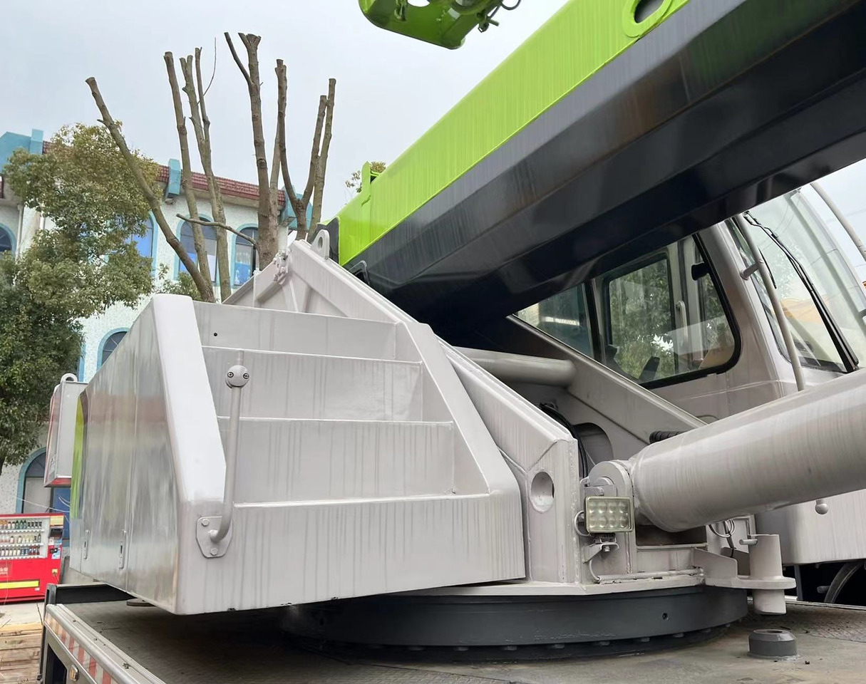 ZOOMLION Crane 33Ton - Кран за всякакви терени: снимка 4 ZOOMLION Crane 33Ton - Кран за всякакви терени: снимка 4