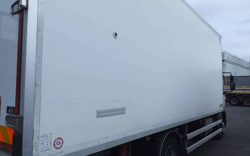 Camion Porteur FRIGO 14 TONNES 250 CV HAYON CARROSSERIE KLEGE MONO TEMP GROUPE CARRIER SUPRA 85 - Рефрижератор камион: снимка 3 Camion Porteur FRIGO 14 TONNES 250 CV HAYON CARROSSERIE KLEGE MONO TEMP GROUPE CARRIER SUPRA 85 - Рефрижератор камион: снимка 3