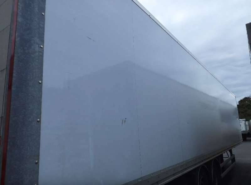 Semi-remorque 3 Essieux SEMI RECONDITONNEE -38 TONNES PORTE RELEVANTE - Затворена каросерия полуремарке: снимка 2 Semi-remorque 3 Essieux SEMI RECONDITONNEE -38 TONNES PORTE RELEVANTE - Затворена каросерия полуремарке: снимка 2