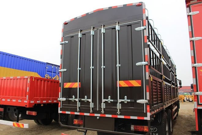 FAW FAW J6P Livestock Truck for Sale in Uganda - За превоз на животни камион: снимка 3 FAW FAW J6P Livestock Truck for Sale in Uganda - За превоз на животни камион: снимка 3