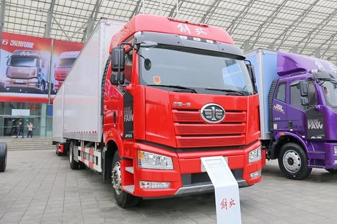 FAW Faw J6P Box Truck 4X2 for Sale in Sierra Leone - Камион фургон: снимка 2 FAW Faw J6P Box Truck 4X2 for Sale in Sierra Leone - Камион фургон: снимка 2