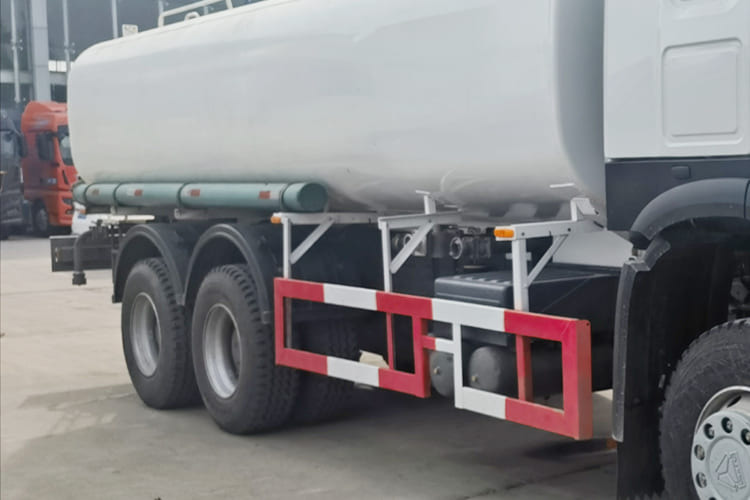 Howo Howo Water Tank Truck for Sale in Zambia - Камион цистерна: снимка 5 Howo Howo Water Tank Truck for Sale in Zambia - Камион цистерна: снимка 5