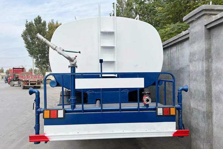 Howo Water Sprinkler Truck for Sale in Mali - Камион цистерна: снимка 3 Howo Water Sprinkler Truck for Sale in Mali - Камион цистерна: снимка 3