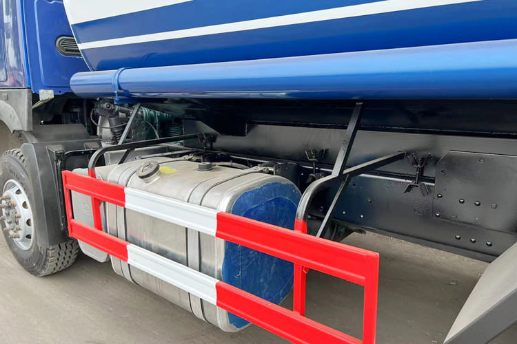 Howo Water Sprinkler Truck for Sale in Mali - Камион цистерна: снимка 4 Howo Water Sprinkler Truck for Sale in Mali - Камион цистерна: снимка 4