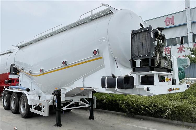 TITAN 3 Axle Dry Bulker Cement Tanker Trailer for Sale In Saudi Arabia - Полуремарке: снимка 1 TITAN 3 Axle Dry Bulker Cement Tanker Trailer for Sale In Saudi Arabia - Полуремарке: снимка 1