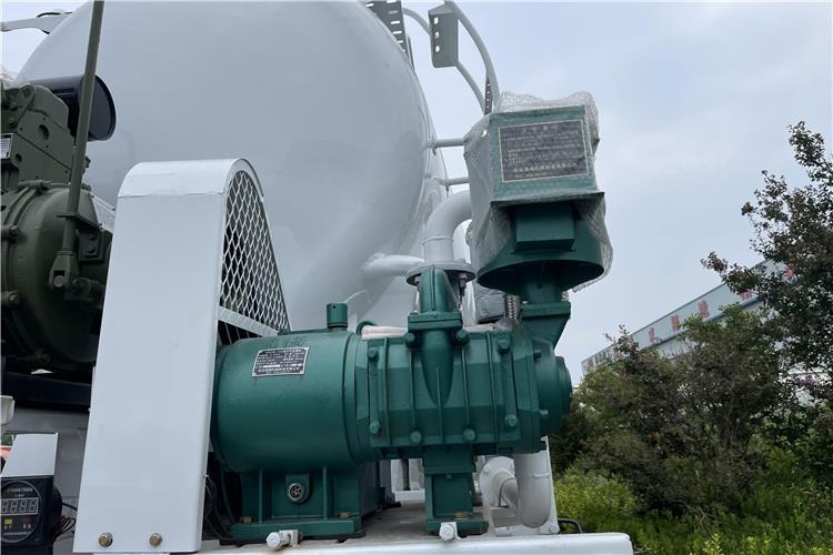 TITAN 3 Axle Dry Bulker Cement Tanker Trailer for Sale In Saudi Arabia - Полуремарке: снимка 3 TITAN 3 Axle Dry Bulker Cement Tanker Trailer for Sale In Saudi Arabia - Полуремарке: снимка 3