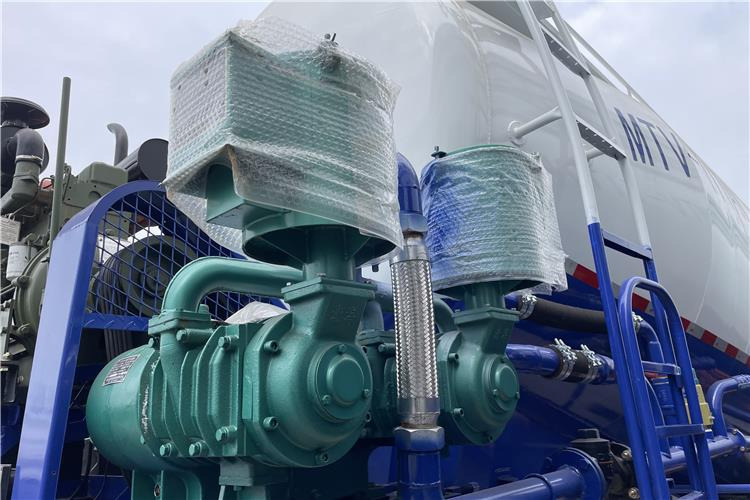 TITAN 4 Axle 60 Ton Bulker Cement Tanker Trailer for Sale In United Arab Emirates - Полуремарке: снимка 2 TITAN 4 Axle 60 Ton Bulker Cement Tanker Trailer for Sale In United Arab Emirates - Полуремарке: снимка 2
