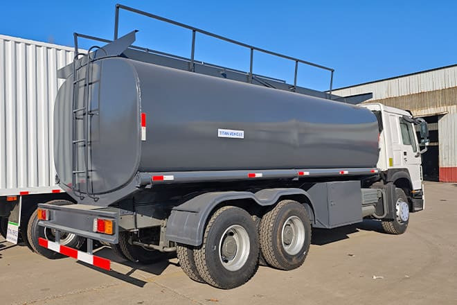 SINOTRUK 2025 New Howo Oil Tanker Trucks for Sale in Congo - Камион цистерна: снимка 3 SINOTRUK 2025 New Howo Oil Tanker Trucks for Sale in Congo - Камион цистерна: снимка 3