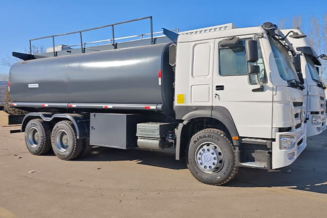 SINOTRUK 2025 New Howo Oil Tanker Trucks for Sale in Congo - Камион цистерна: снимка 2 SINOTRUK 2025 New Howo Oil Tanker Trucks for Sale in Congo - Камион цистерна: снимка 2