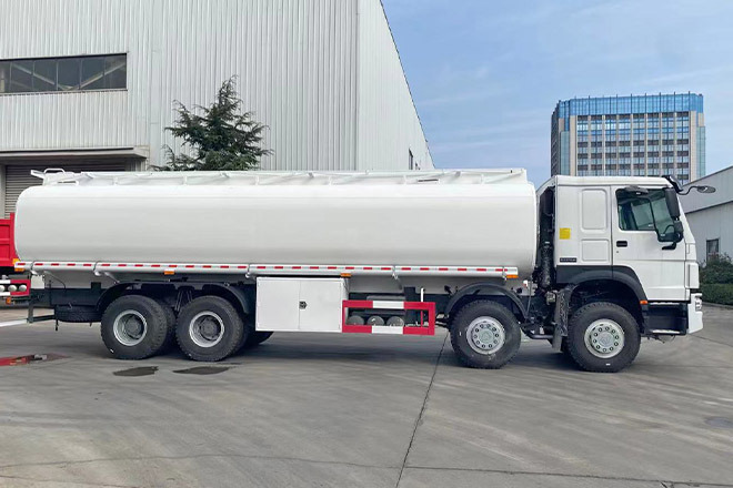 SINOTRUK Howo 371 Petrol Tank Truck Price for Sale in Saudi Arabia - Камион цистерна: снимка 4 SINOTRUK Howo 371 Petrol Tank Truck Price for Sale in Saudi Arabia - Камион цистерна: снимка 4